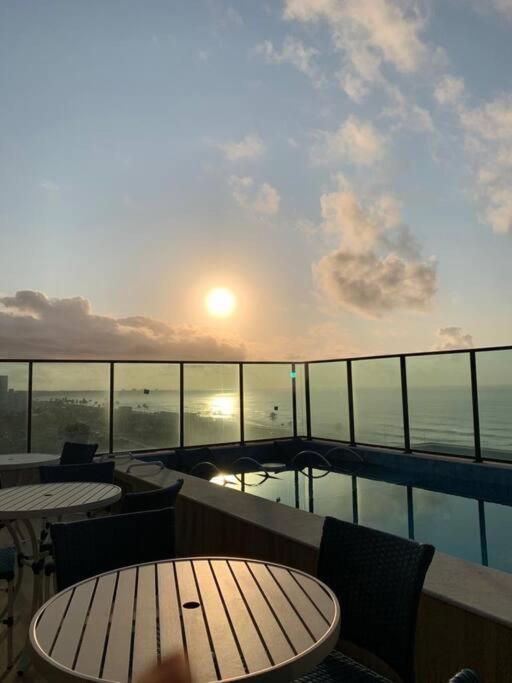 Apartamento Com 2 Suites, Varanda, Vista Mar, Infraestrutura Salvador