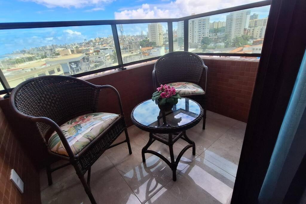 Apartamento Com 2 Suites, Varanda, Vista Mar, Infraestrutura Salvador